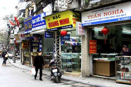 Doanh nghiệp vàng ‘biến tướng’ để ‘sống sót’