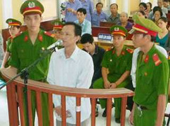 Chơi cờ tiền tỉ: Cựu phó giám đốc Sở lại khóc nức nở