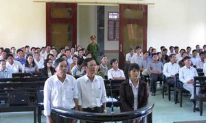 Nguyên Hiệu trưởng 'rút ruột' tiền sinh viên lãnh án