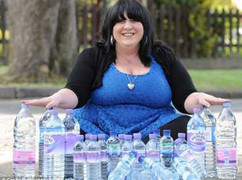 Người mẹ trẻ nghiện uống 20 lít nước mỗi ngày