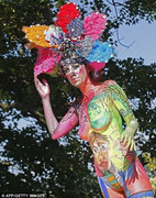 Tranh vẽ trên cơ thể người thu hút 30.000 du khách