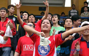 Bóng đá Việt: Muốn yêu thì phải... trả tiền