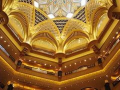 Thức ăn, khách sạn, đồ dùng nhà bếp, xe hơi ‘tắm’ vàng