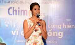 Hoa hậu Ngọc Hân tiếp tục đồng hành cùng 'Chim én' 2012