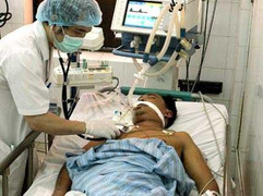 Đứt tay nhẹ, một nam thanh niên hôn mê