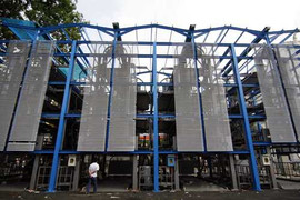 Sử dụng gara đỗ xe giàn thép đầu tiên tại Hà Nội