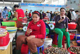 Chung tay 'bấm' điện thoại ủng hộ ngư dân vươn khơi