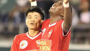 Bị chơi xấu, hậu vệ Sài Gòn XT suýt phải nhập viện