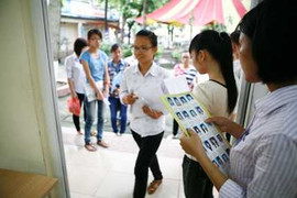 Gần 500.000 thí sinh làm thủ tục dự thi CĐ 2012