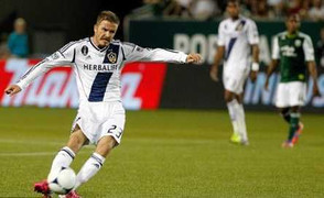 Beckham 'vẽ' siêu phẩm như thời 20 tuổi