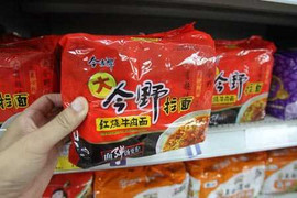 Phát hiện lượng axit quá mức trong mì ăn liền