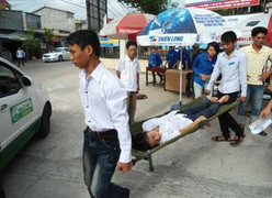 Một nữ sinh ngất xỉu trong phòng thi