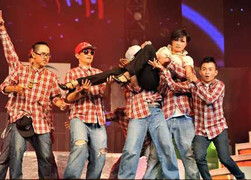 Phương Thanh hóa đàn ông, quậy tưng sân khấu