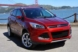 Ford Escape đời cũ bị 'soi', đời mới dính triệu hồi