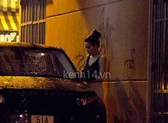 Hà Hồ tự lái Range Rover Evoque mới toanh về nhà