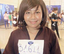 Thí sinh mặc áo tu tự tin soán ngôi Uyên Linh