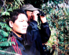 Hóa trang kiểm lâm truy tìm hung thủ trong rừng thẳm