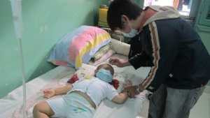 Bé 29 tháng bị ung thư: Khó khăn đòi bảo hiểm y tế