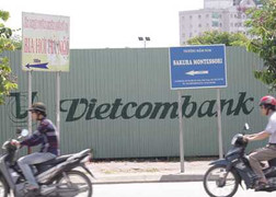 Hà Nội xử lý 'đất vàng' làm sân bóng, bãi đỗ xe