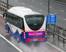 Hy hữu: Xe bus đón đoàn Olympic lạc giữa... London