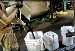 Tận mắt chứng kiến đậu nành, hóa chất thành cà phê