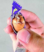 Người tiêu dùng khiếp vía vì kẹo chứa sâu