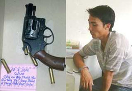 Súng rulo giắt cạp quần, nằm ngủ trong công viên