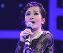 Hồng Nhung tái xuất sau khi sinh con