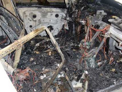 Xế hộp bạc tỉ của 'đại gia' đất Cảng cháy thành tro