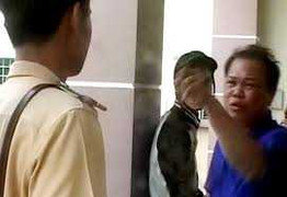 Vi phạm giao thông, gọi 'đàn anh' đến giải cứu