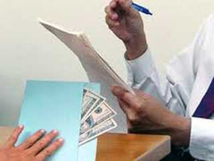 Nhận tiền 'đút lót', Chi cục trưởng Hải quan bị bắt