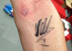 Vừa trở lại tập luyện, David Villa sút đỏ tay đồng đội