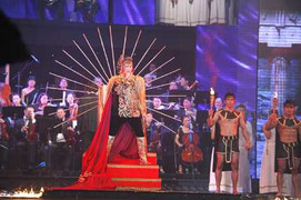 Choáng ngợp chiêu trò trong liveshow Đàm Vĩnh Hưng