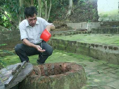 Gần 60 tuổi uống nước giếng ở Đường Lâm nên… có sữa?