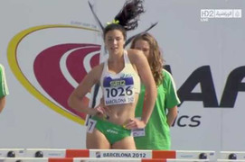 VĐV tuổi teen nhảy gợi cảm trên sân điền kinh