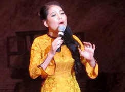 Bị cấm diễn, Anh Thơ: 'Tôi không mắc bệnh sao'