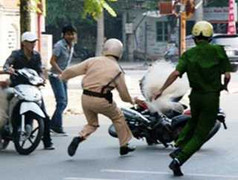 'Đánh' công an xong, lao đầu vào ô tô