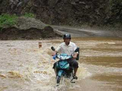 Bão số 4 tan, diễn biến rất khó lường