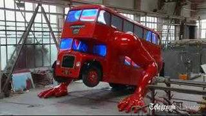 Xe buýt 2 tầng biến thành robot khổng lồ