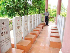 Chuyện cảm động bên 14 nấm mộ không hài cốt