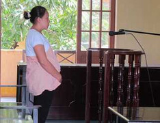 Không bằng lái, thai phụ tông chết người