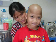 Cám cảnh con ung thư có thể chữa, bố xin về để... chết