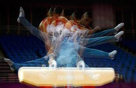 Ảnh quốc tế 26/7: Kì ảo vận động viên thể dục dụng cụ