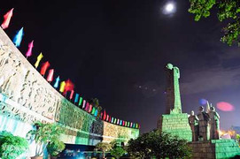 Ảnh: Lung linh 54.000 ngọn nến tri ân anh hùng liệt sĩ