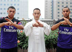 Đến Trung Quốc, sao trẻ Arsenal tranh thủ học kungfu