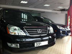 Đại gia cắm xe cầm cự qua ngày