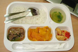 Nhiều doanh nghiệp 'xù nợ' tiền cơm trưa văn phòng