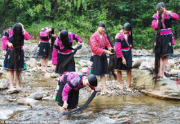 Những phụ nữ ở ngôi làng có mái tóc dài nhất thế giới