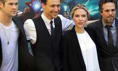 Quá gợi cảm, Scarlett Johansson bị 'ghen hội đồng'