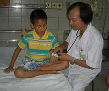 Nghịch rắn độc chết, trẻ chết hụt 5 lần